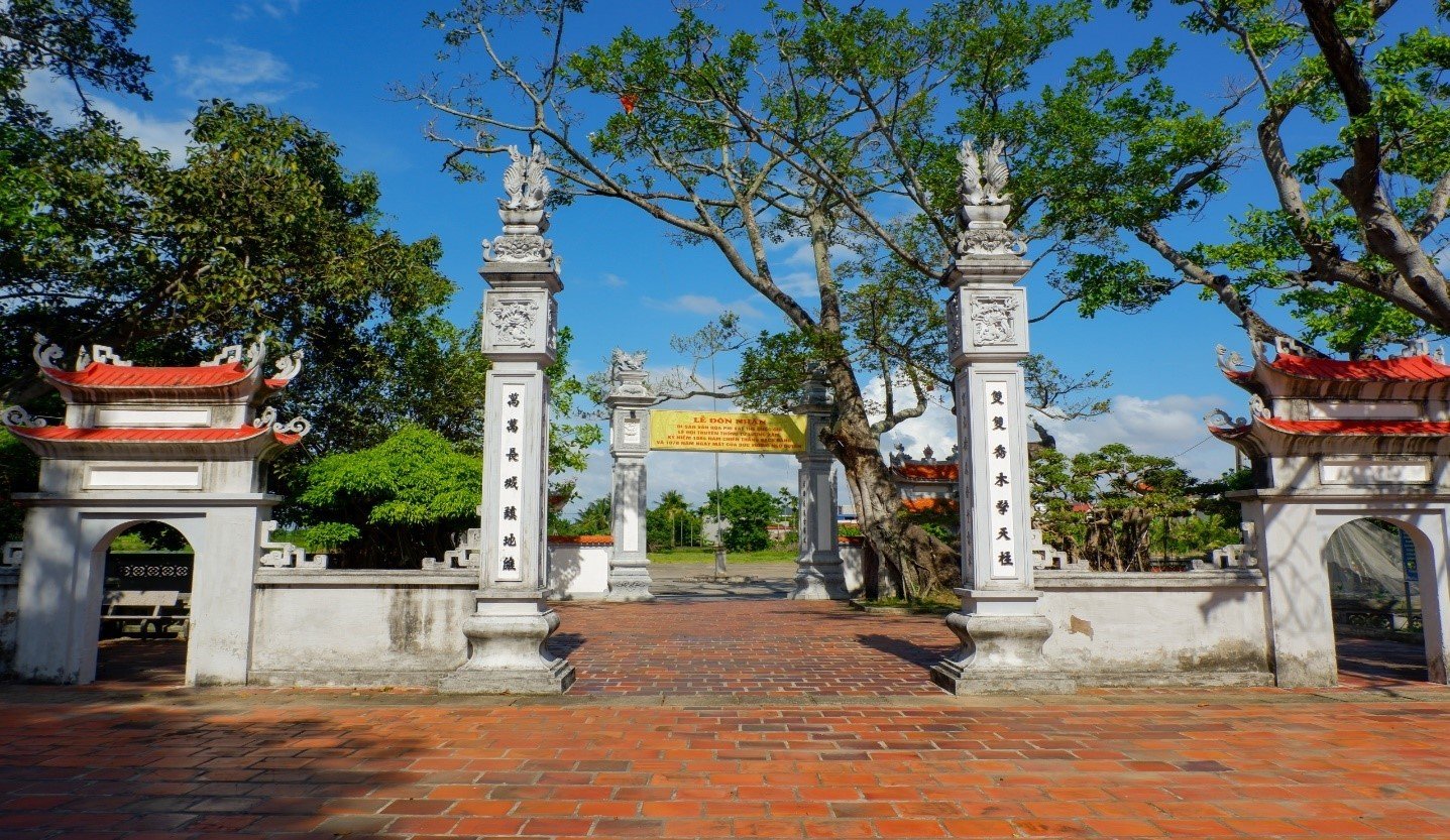 Khu thờ chính và các công trình phụ - Từ Lương Xâm